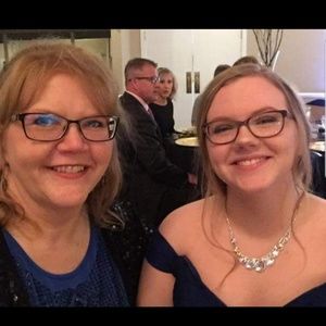 Meet your Posher, Elizabeth